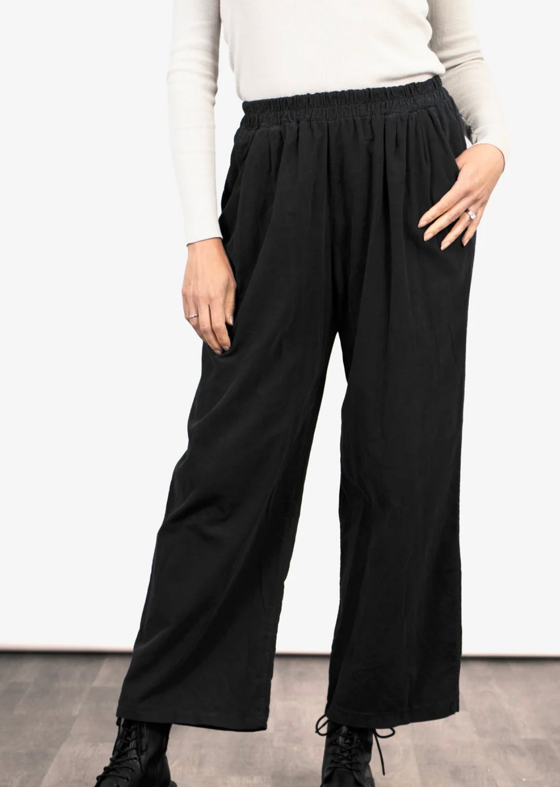 Della Wide Leg Cropped Trouser - Baby Cord Black